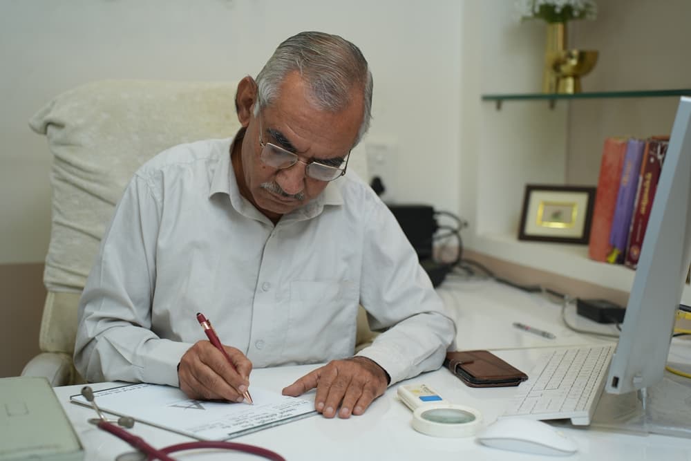 Vd Mahesh Akhani