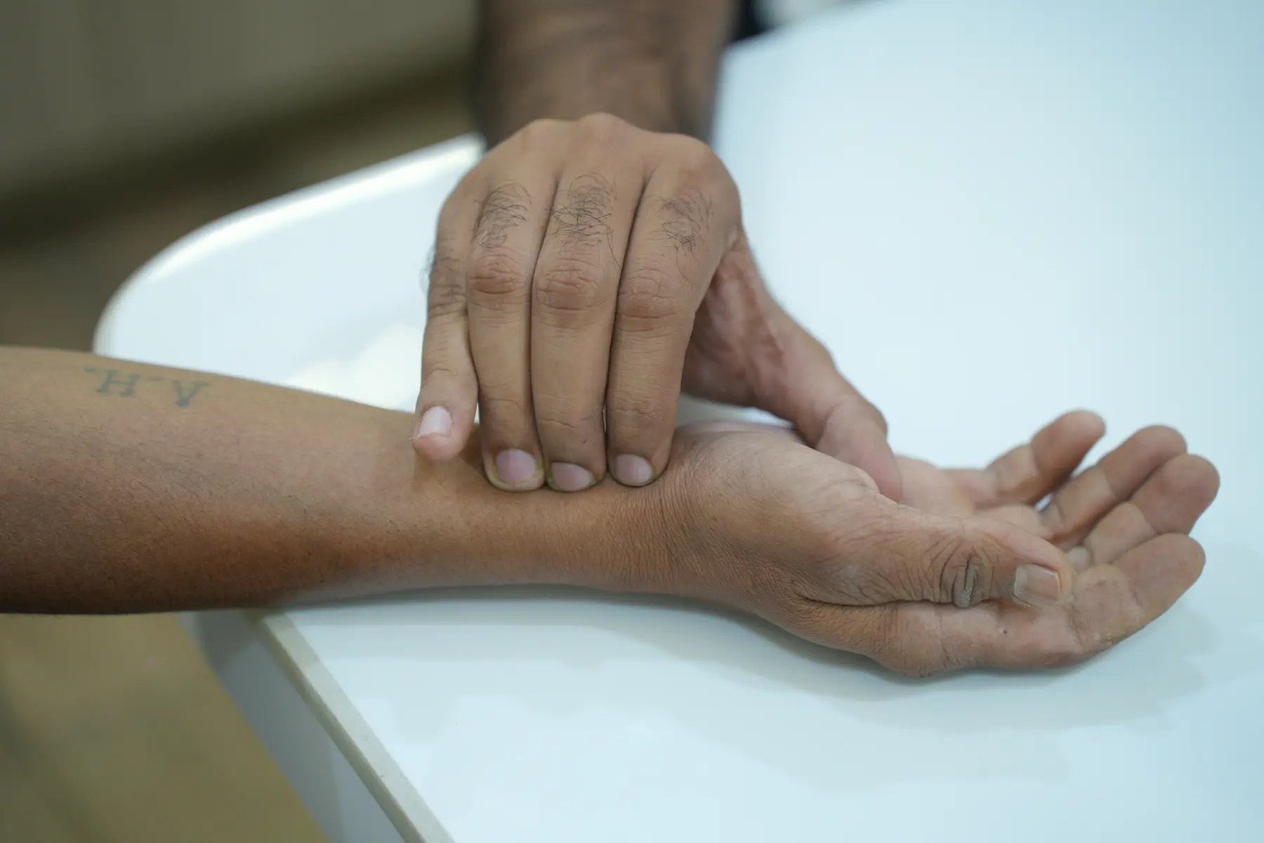 Vd. Parashar Akhani checking a patient's pulse (Nadi Pariksha)